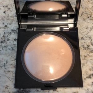 Laura Mercier Matte Radiance Baked Powder